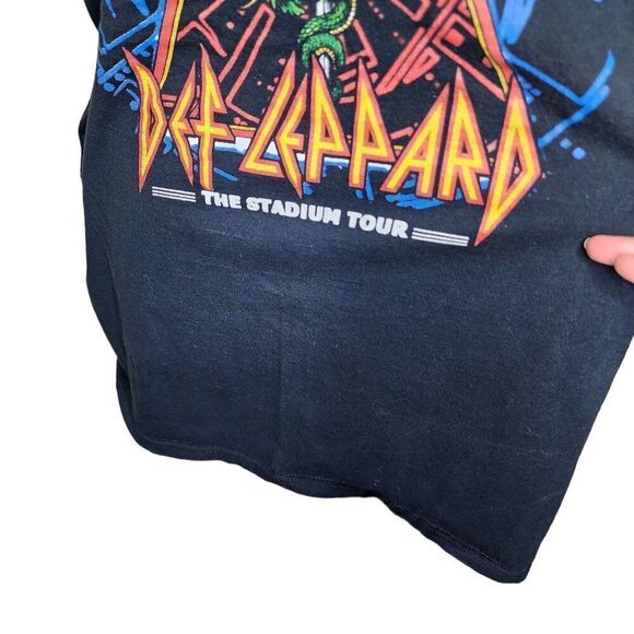 Stadium Tour Def Leppard Motley Crue Merch TShirt Womens Size 1X Black - Picture 2 of 5